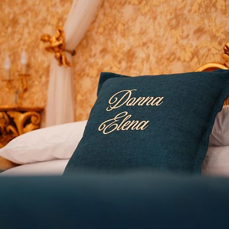 La Maison Di Donna Elena Bed & Breakfast เชโกลา ภายนอก รูปภาพ